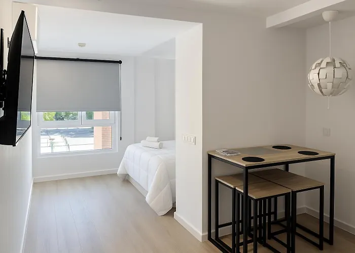 Campoamor Msuites شقة