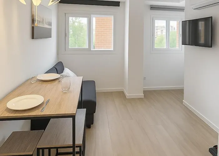 Campoamor Msuites شقة